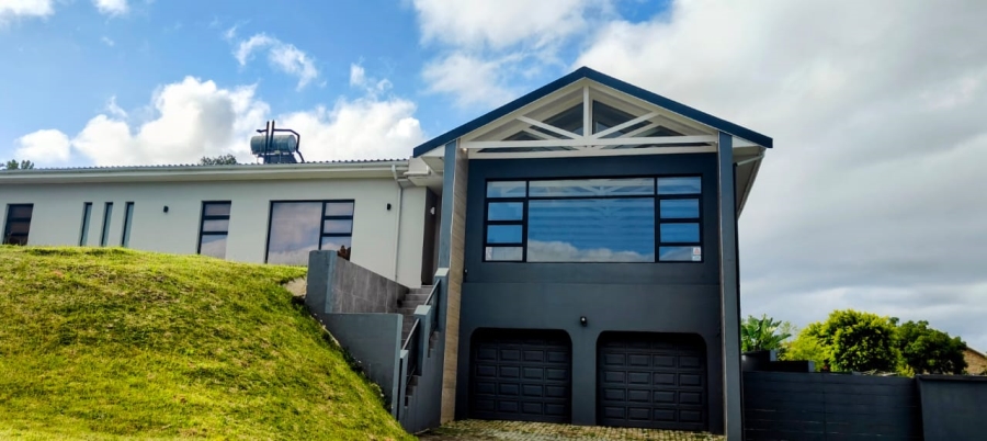 4 Bedroom Property for Sale in Beacon Bay Eastern Cape